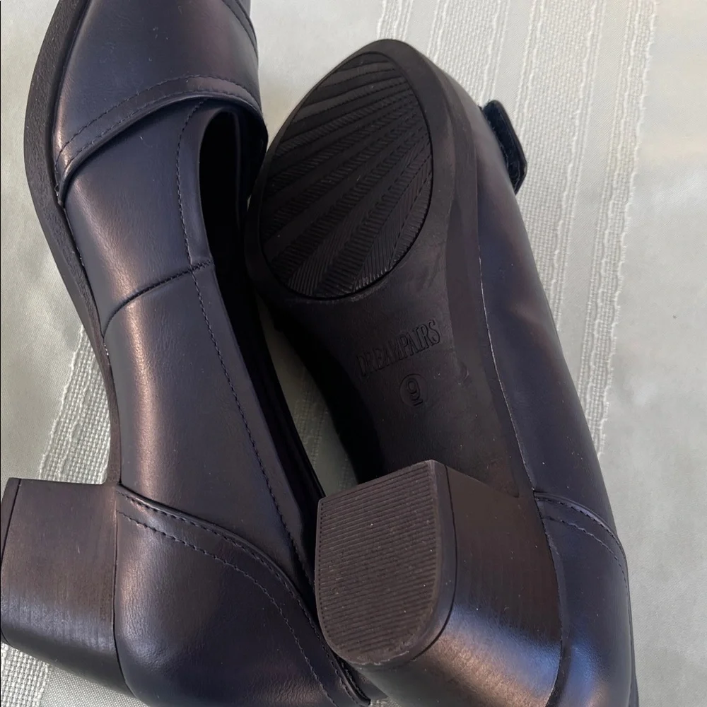 Dream Pairs women’s  Navy On Round-Toe shoes size 9